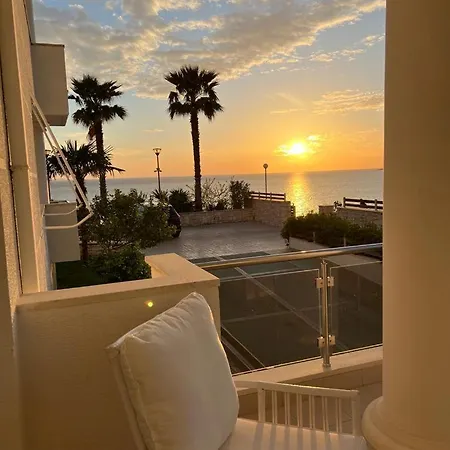 Klara's Sidesea View Apartment Sarande